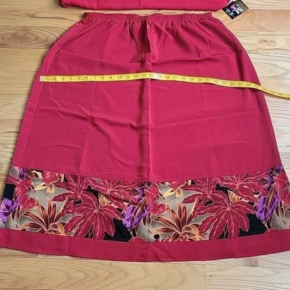 Maggie Sweet Tropical Hawaiian Red Skirt Size 1X Petite - Picture 1 of 7